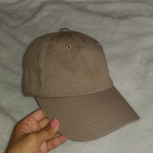 Beige/tan baseball hat